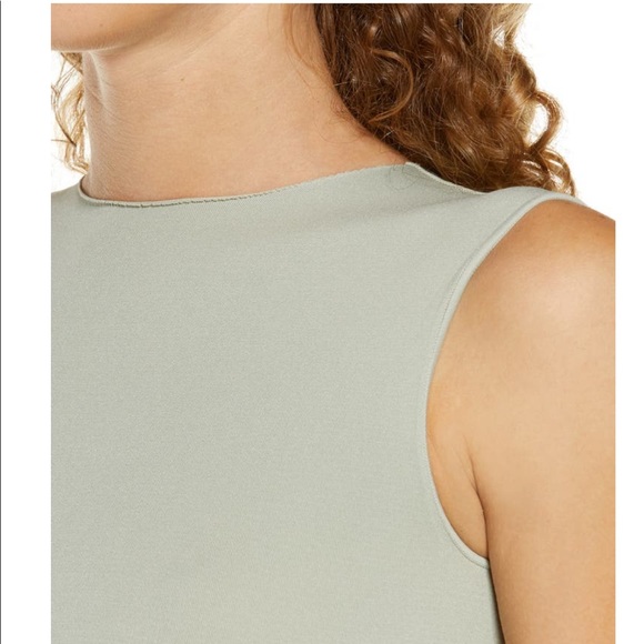 SKIMS Essential Crewneck Sleeveless Bodysuit - Picture 3 of 9